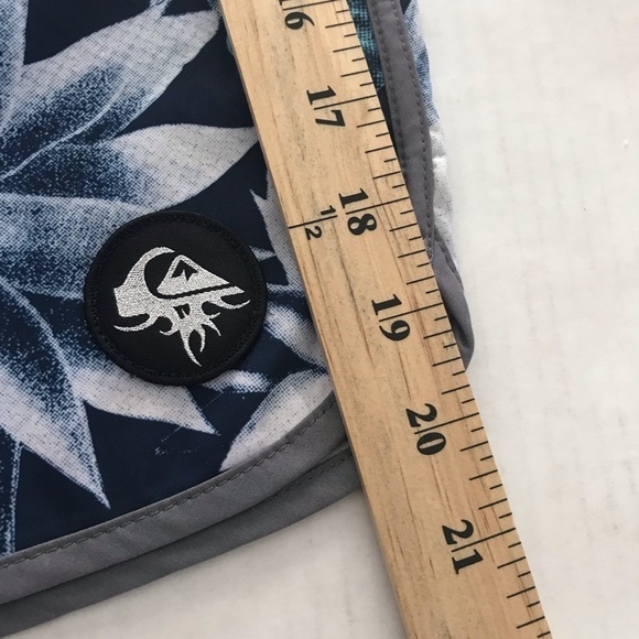 QUICKSILVER Crypt Scallop 20" Boardshorts - Picture 14 of 14